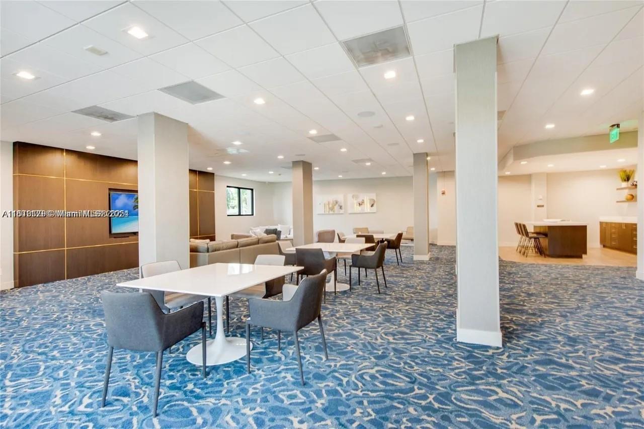 GABLES WATERWAY TOWERS CO - Residential