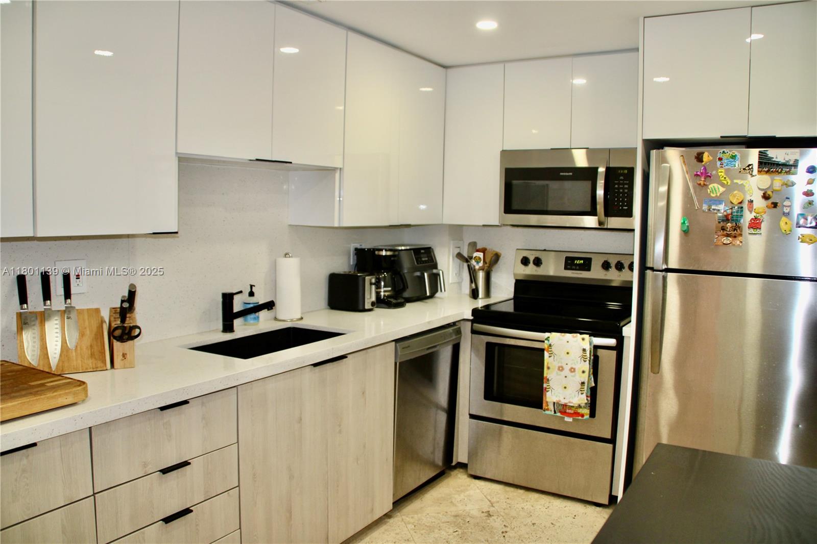 GABLES WATERWAY TOWERS CO - Residential