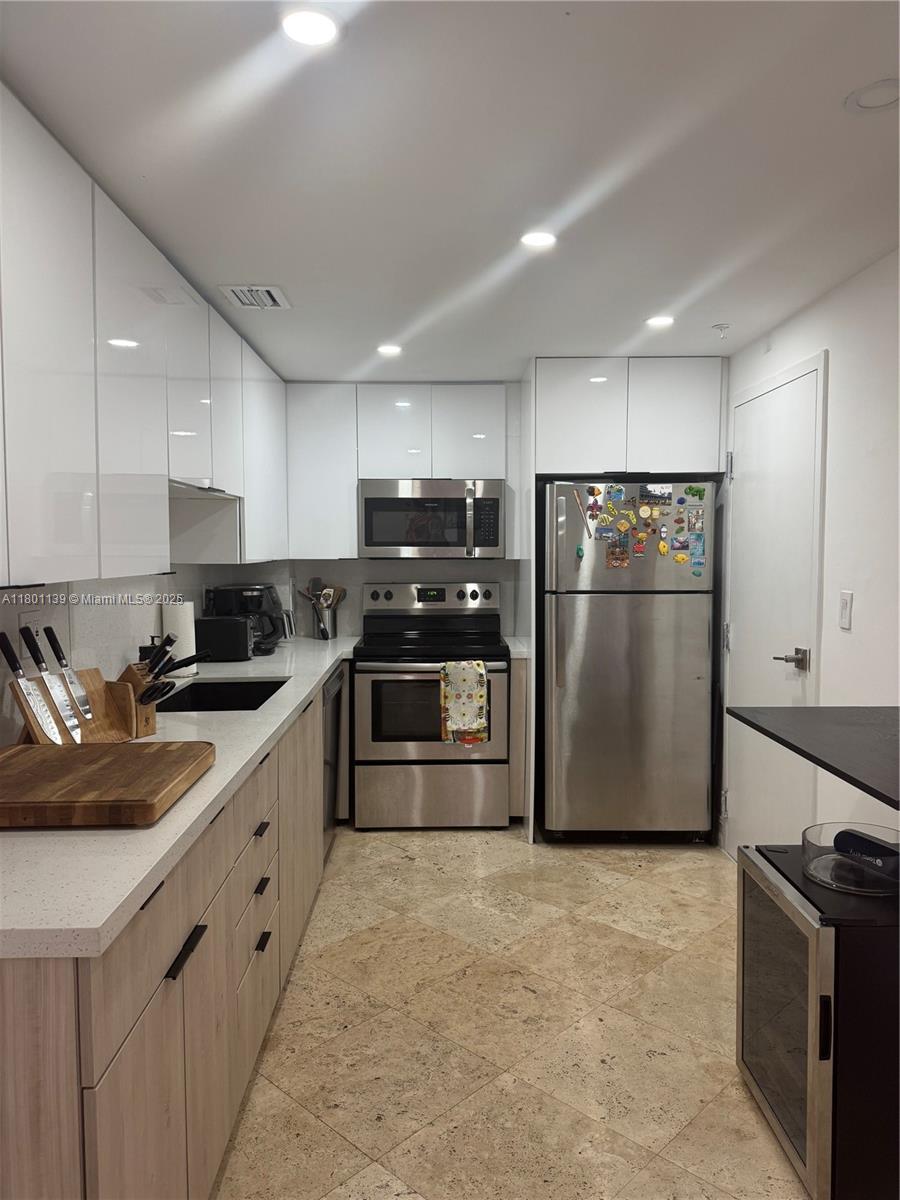 GABLES WATERWAY TOWERS CO - Residential