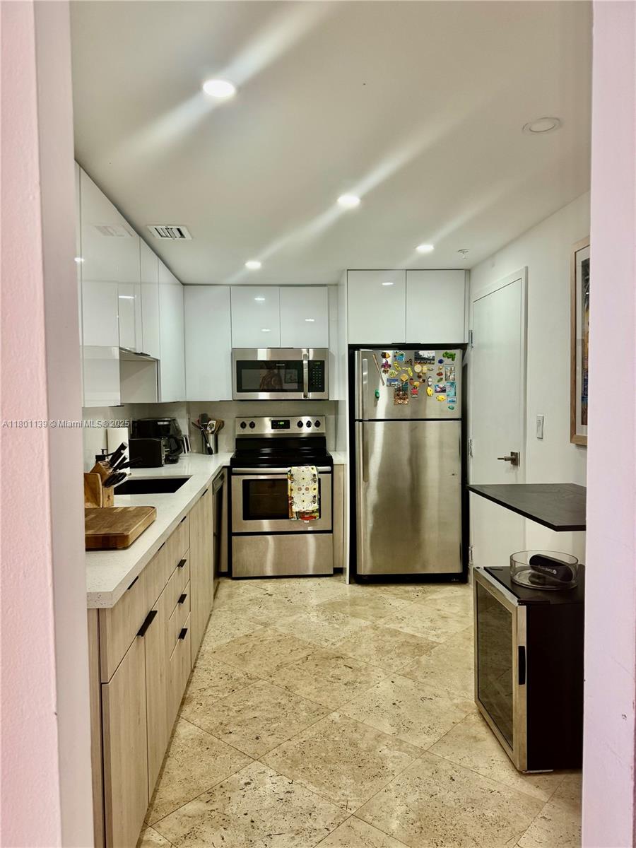 GABLES WATERWAY TOWERS CO - Residential