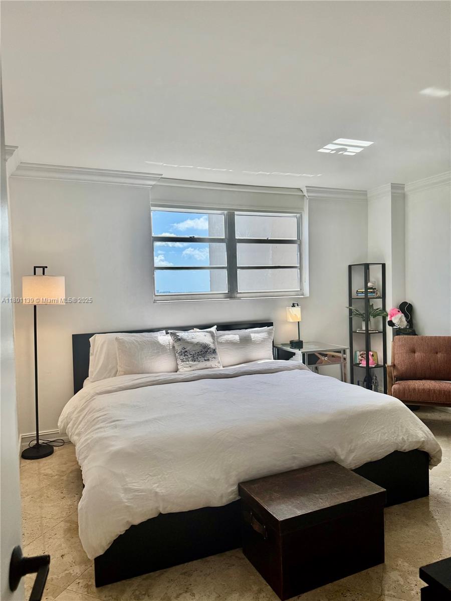 GABLES WATERWAY TOWERS CO - Residential