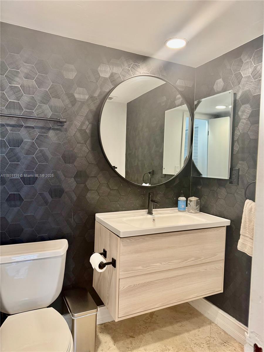 GABLES WATERWAY TOWERS CO - Residential