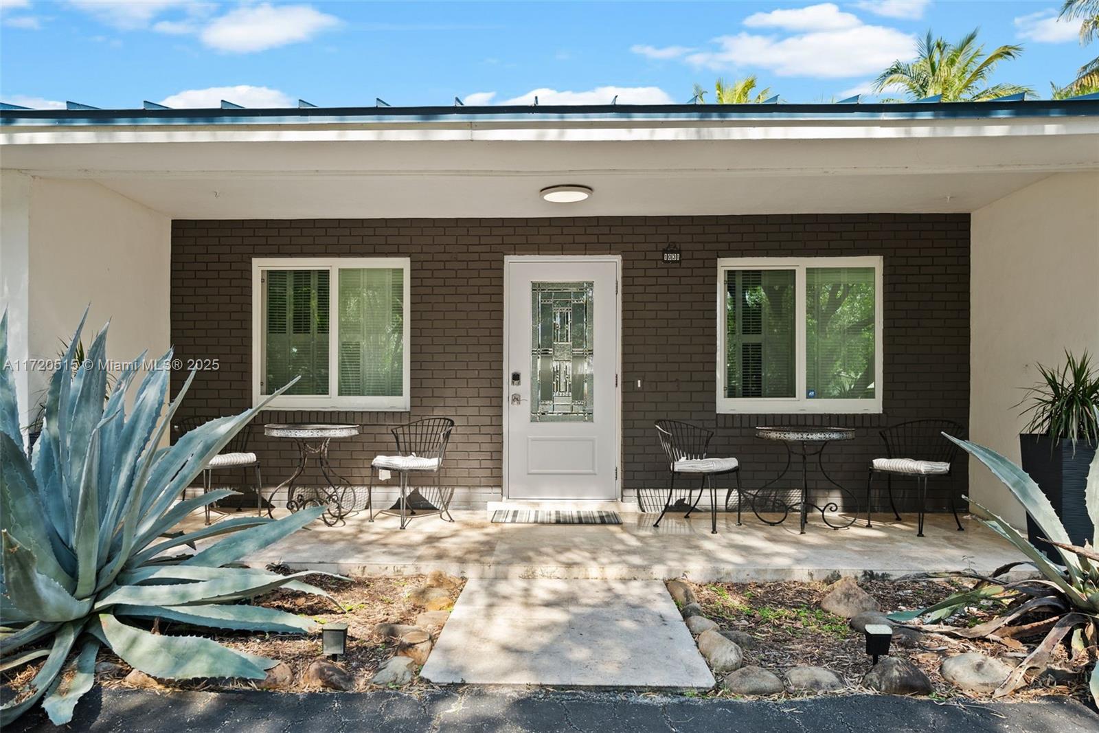 1031 Redbird Ave
