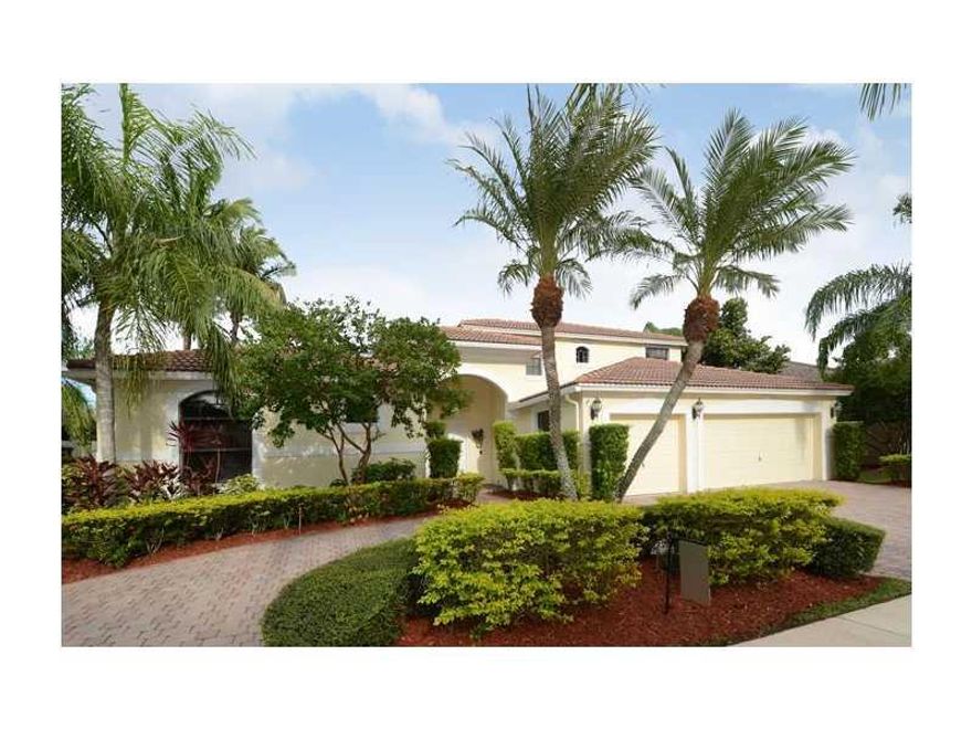 EXPANDED CUSTOM BUILD COURTYARD HOME WITH 6 BEDROOMS & 5 BATHS IN MAIN HOUSE PLUS 1 BR/1 BA GUEST HOUSE. MAGNIFICENT VIEWS FROM MBALCONY OVERLOOKING HEATED FREEFORM POOL & SPA, 12' CEILINGS, SOLID OAK WOOD FLOORS, KITCHEN W/GRANITE & OAK CABINETS W/CUSTOM  QUARTZ, & COOKING ISLAND. FIREPLACE IN LR&DR W/LAKE VIEWS. SPACIOUS MASTER BATH W 2 WALK IN CLOSETS & HUGE BATH. SURROUND & OUTDOOR SPEAKERS, LAUNDRY SHOOT, CR DRIVE, WESTON'S "A" RATED SCHOOLS IN GATED, LUXURY GOLF COMMUNITY OF WESTON HILLS! SEE REMARKS