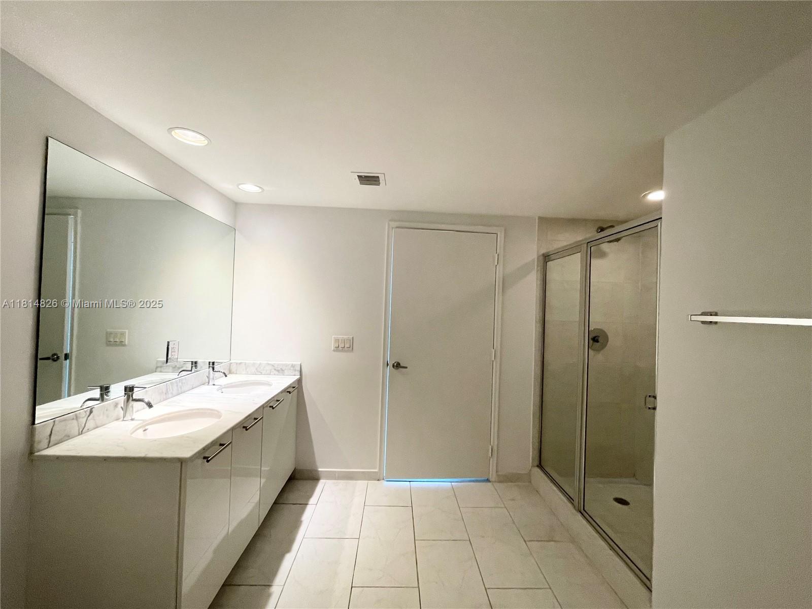 THE PLAZA 851 BRICKELL CO - Residential Lease