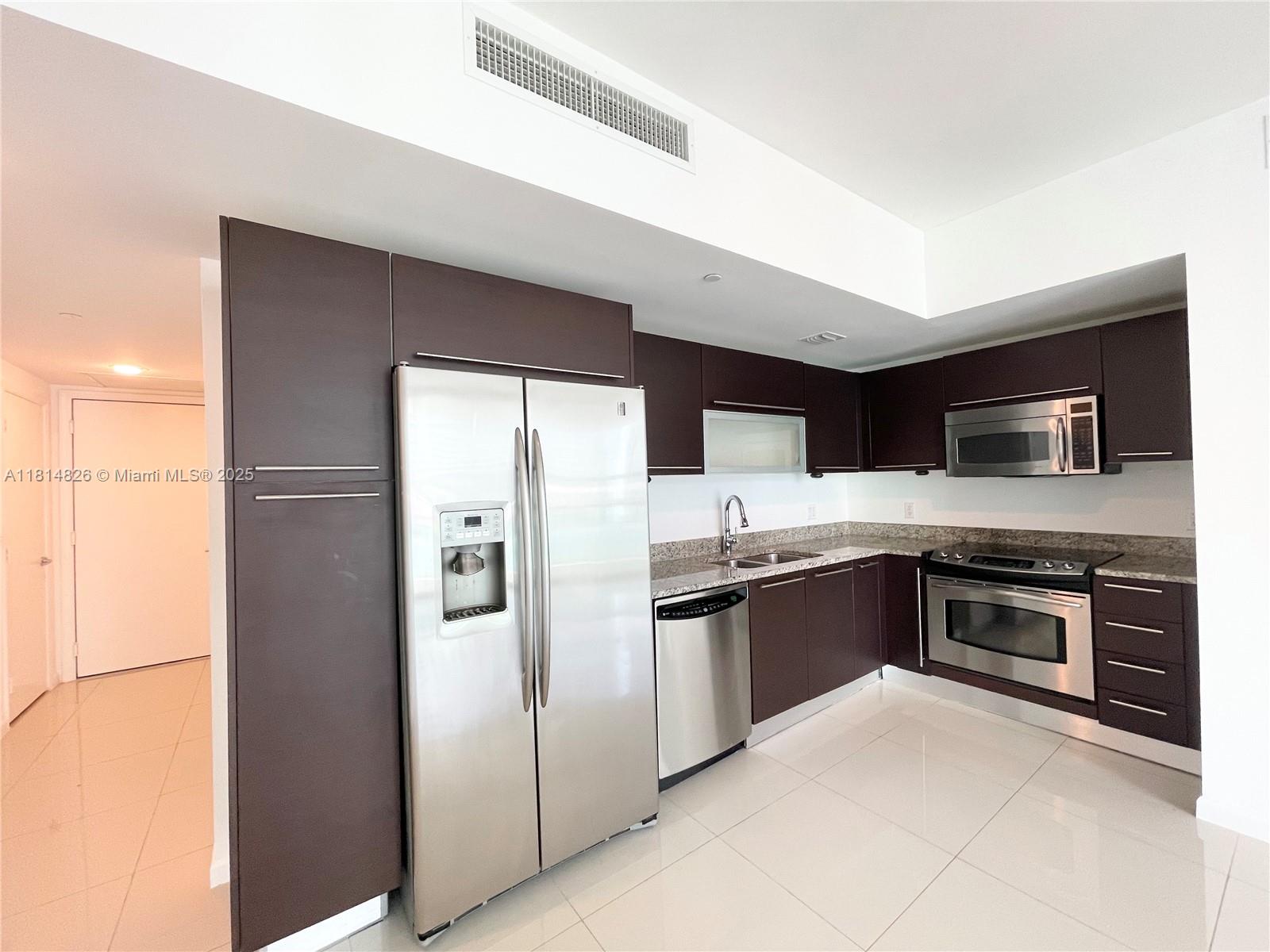THE PLAZA 851 BRICKELL CO - Residential Lease
