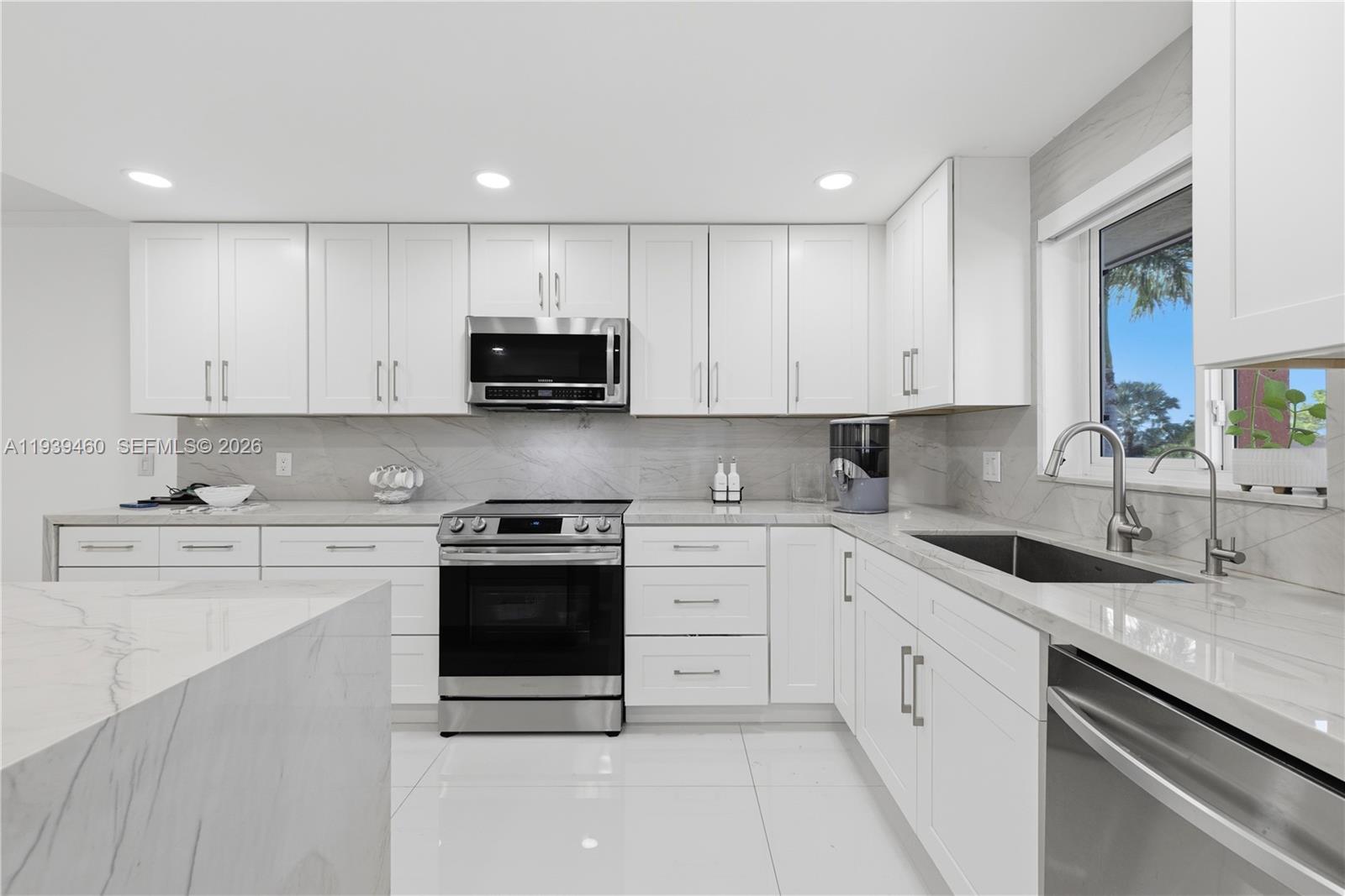 HOLLYBROOK GOLF AND - Residential