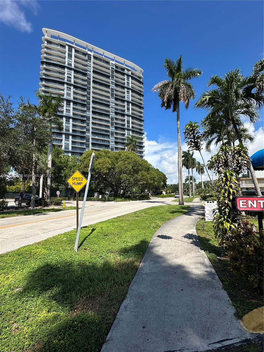 DIPLOMAT GOLF & RACQUET C - Residential