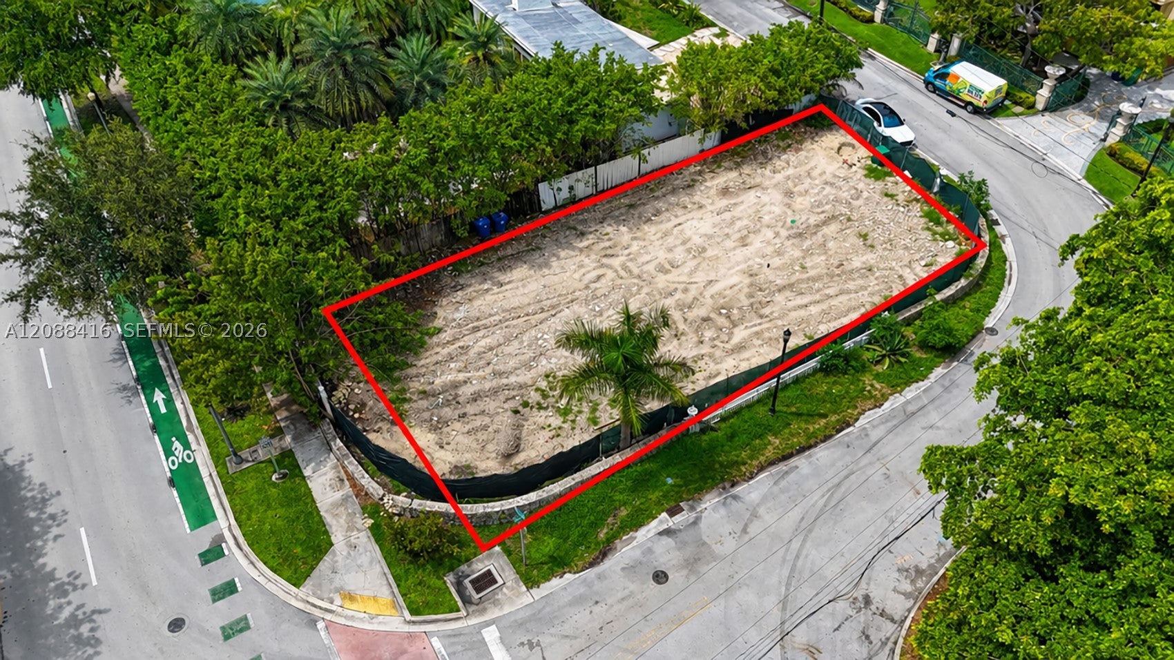 920 N Venetian Dr
