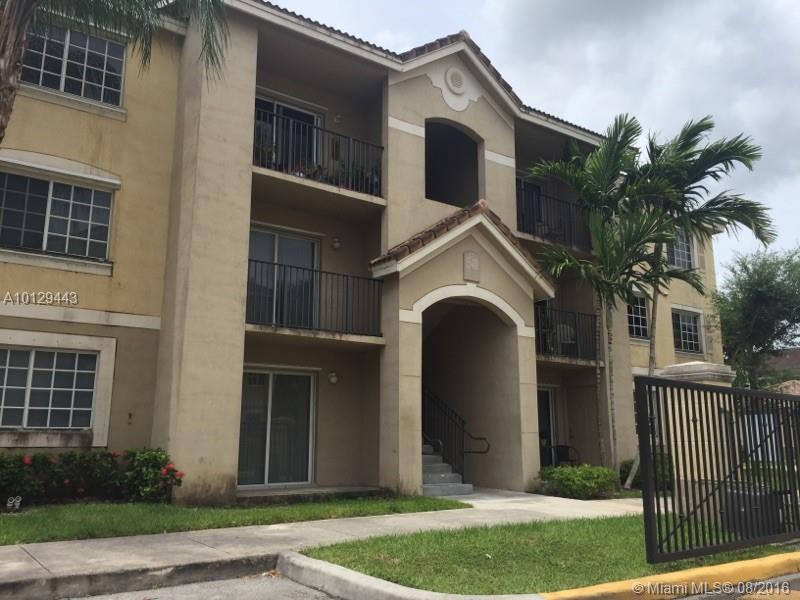 GREAT INVESTMENT PROPERTY. UNIT RENTED AT $950. A MTH.
OWNER HAS A TOTAL OF 4 UNITS IN THE SAME BUILDING.