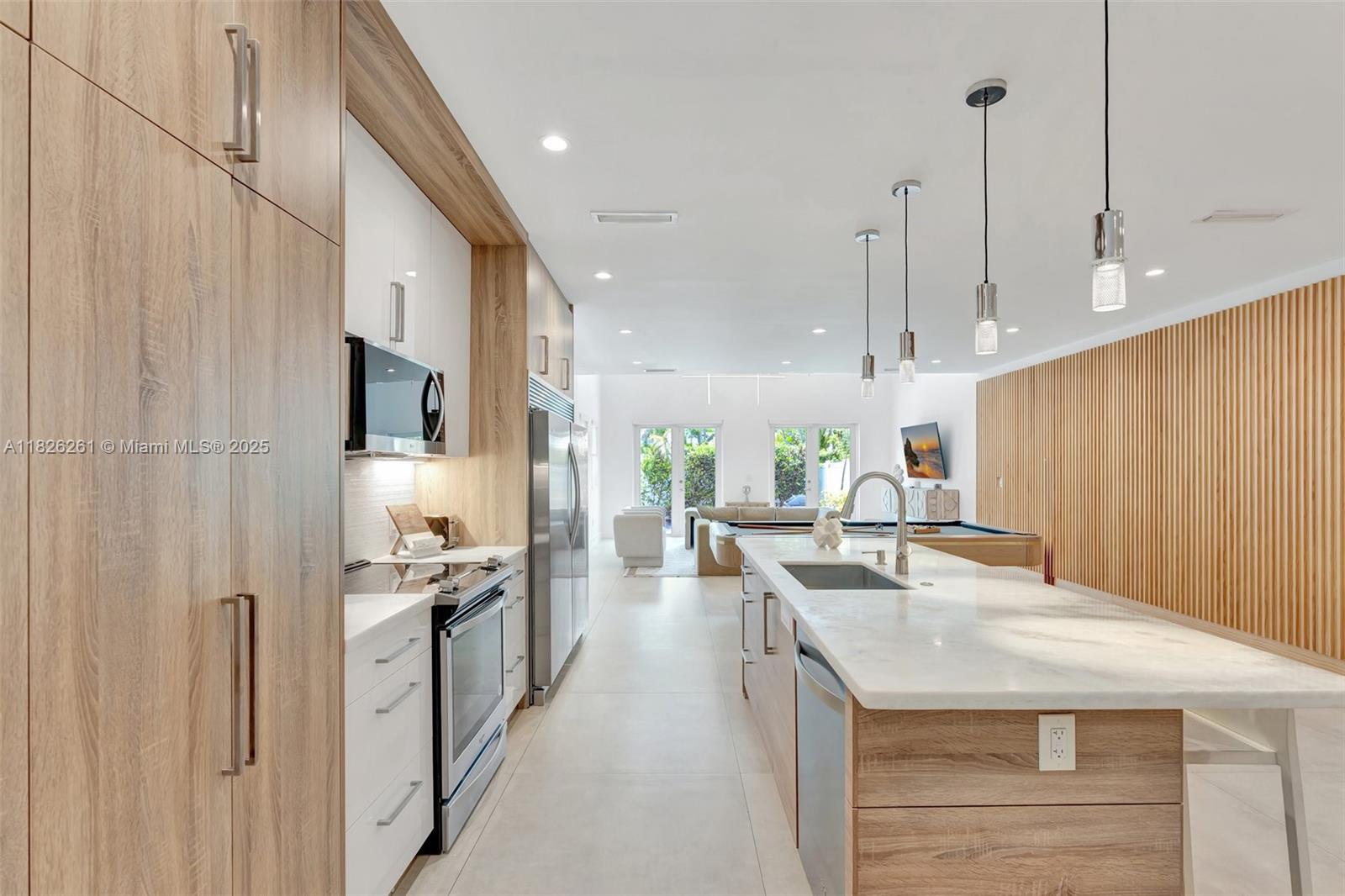 617 NE 14th Ave 0