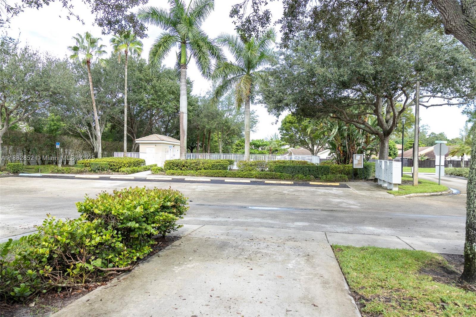 INVERRARY VILLAGE - Residential Lease