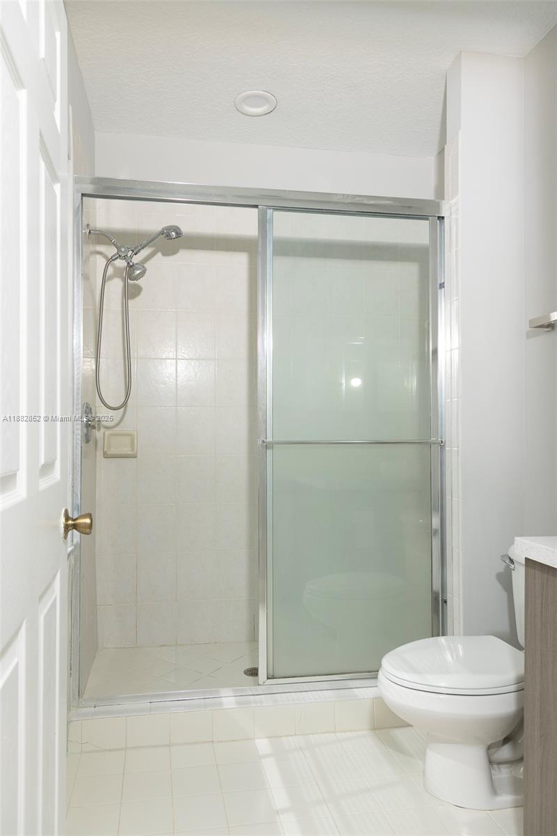 INVERRARY VILLAGE - Residential Lease