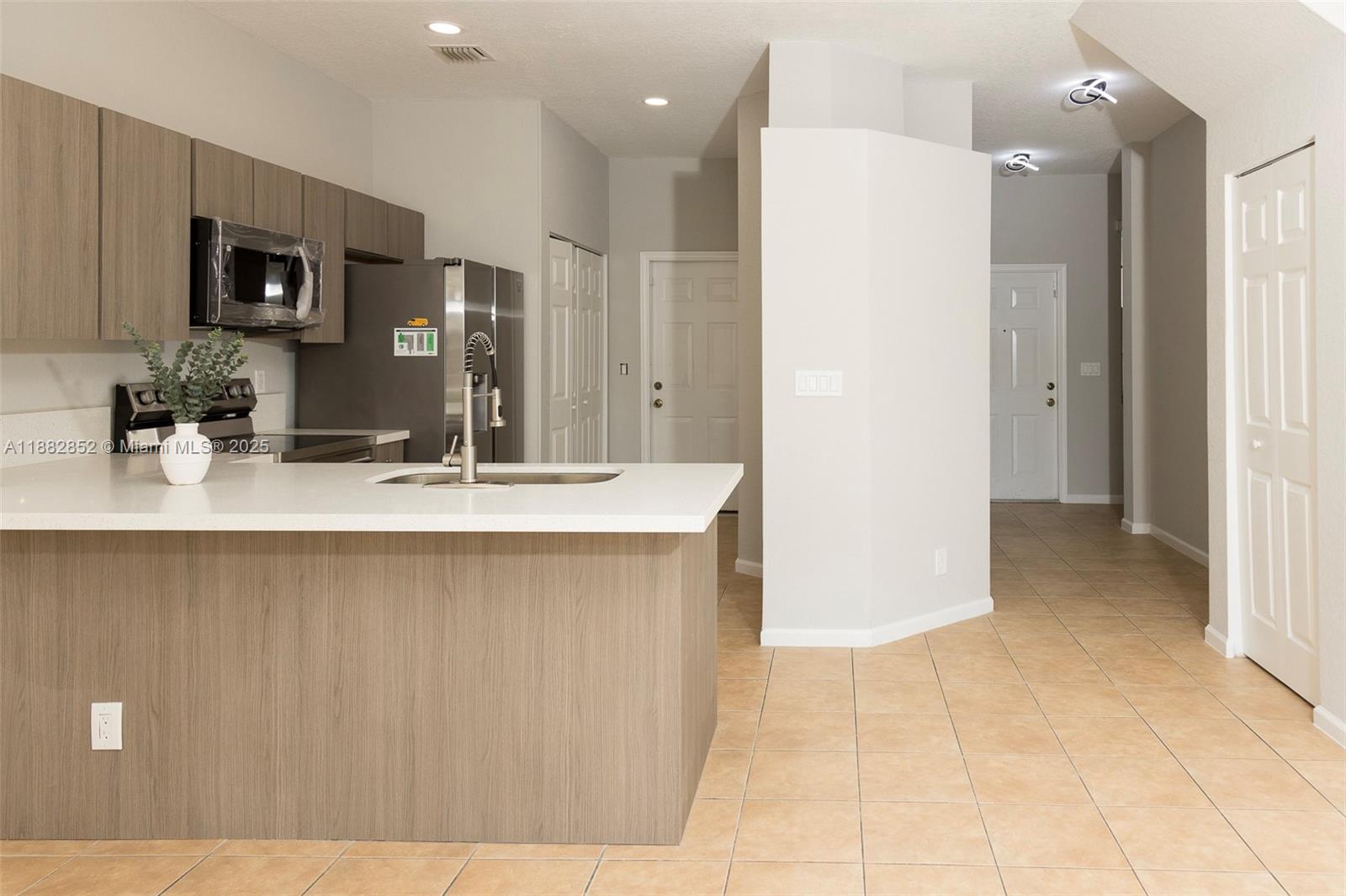 INVERRARY VILLAGE - Residential Lease