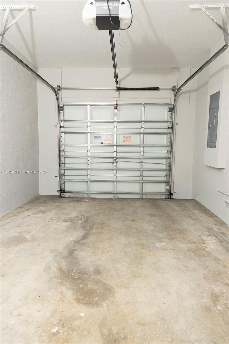 INVERRARY VILLAGE - Residential Lease
