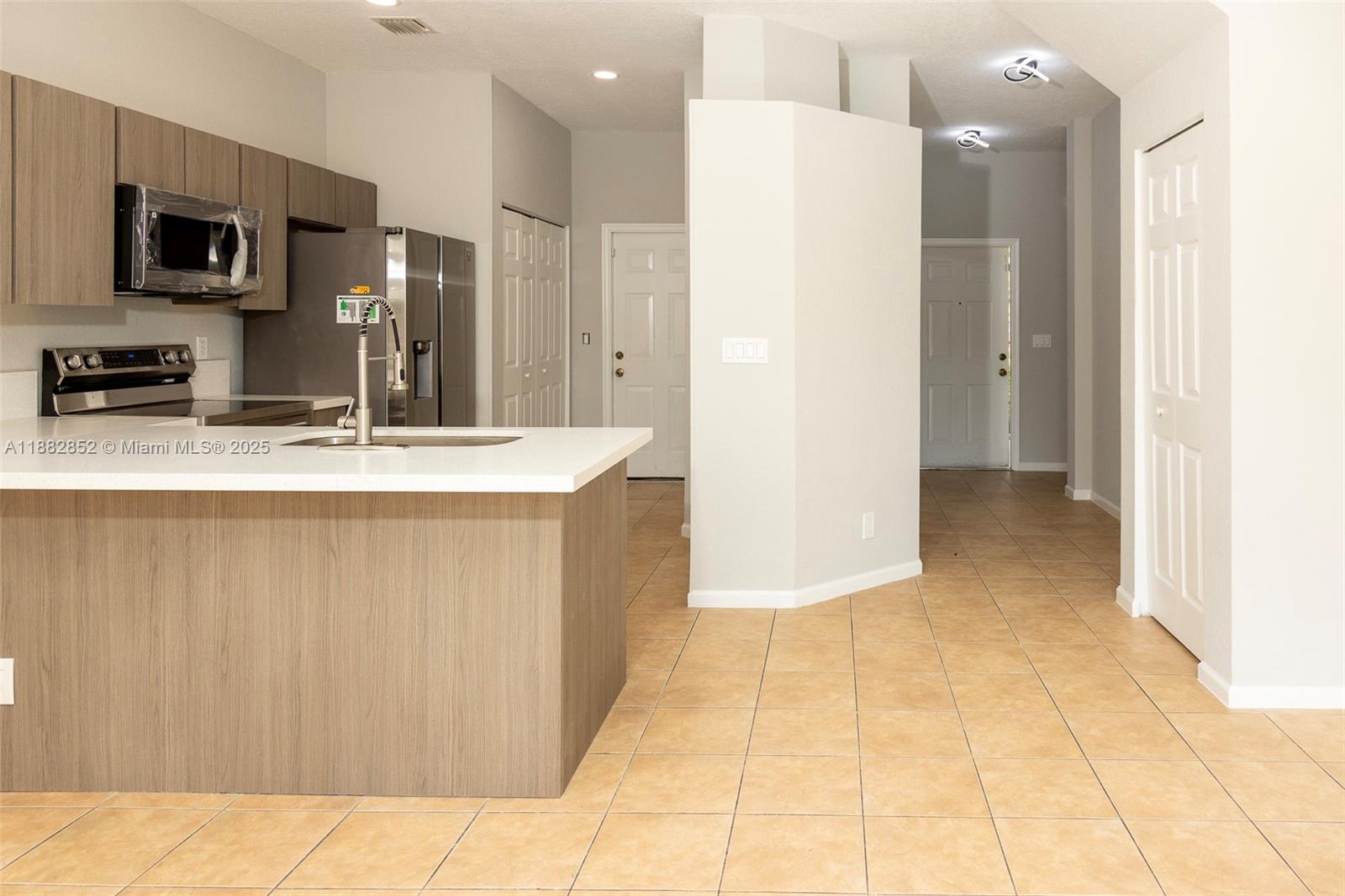 INVERRARY VILLAGE - Residential Lease