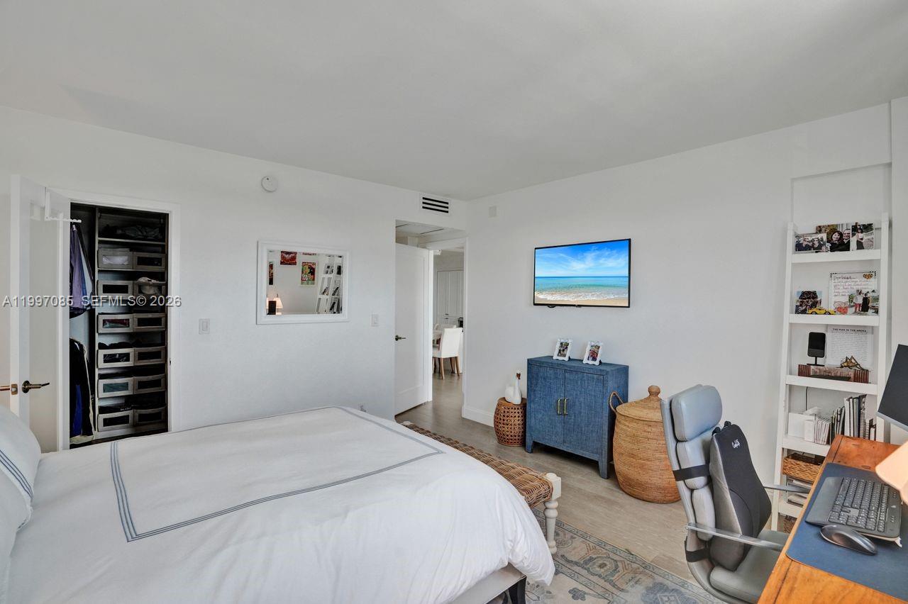 GABLES WATERWAY TOWERS CO - Residential