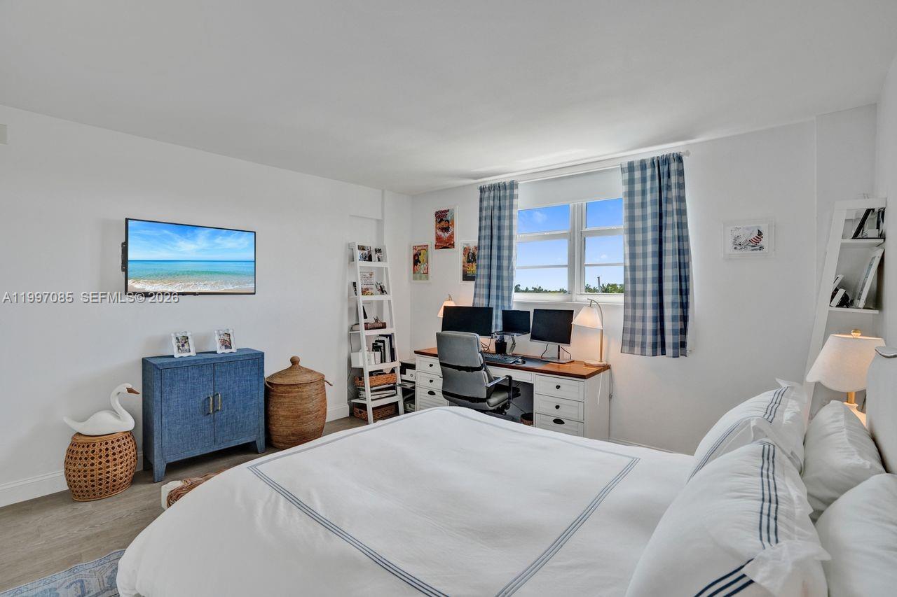 GABLES WATERWAY TOWERS CO - Residential