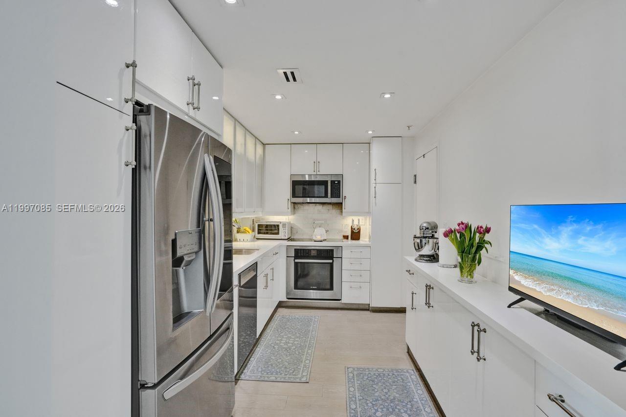 GABLES WATERWAY TOWERS CO - Residential