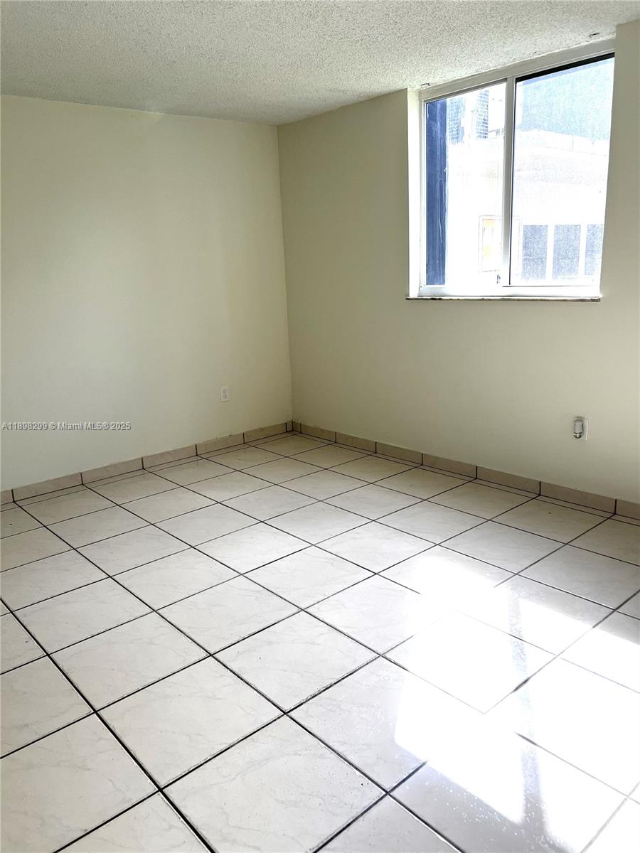 SAMARI LAKE EAST CONDO - Residential