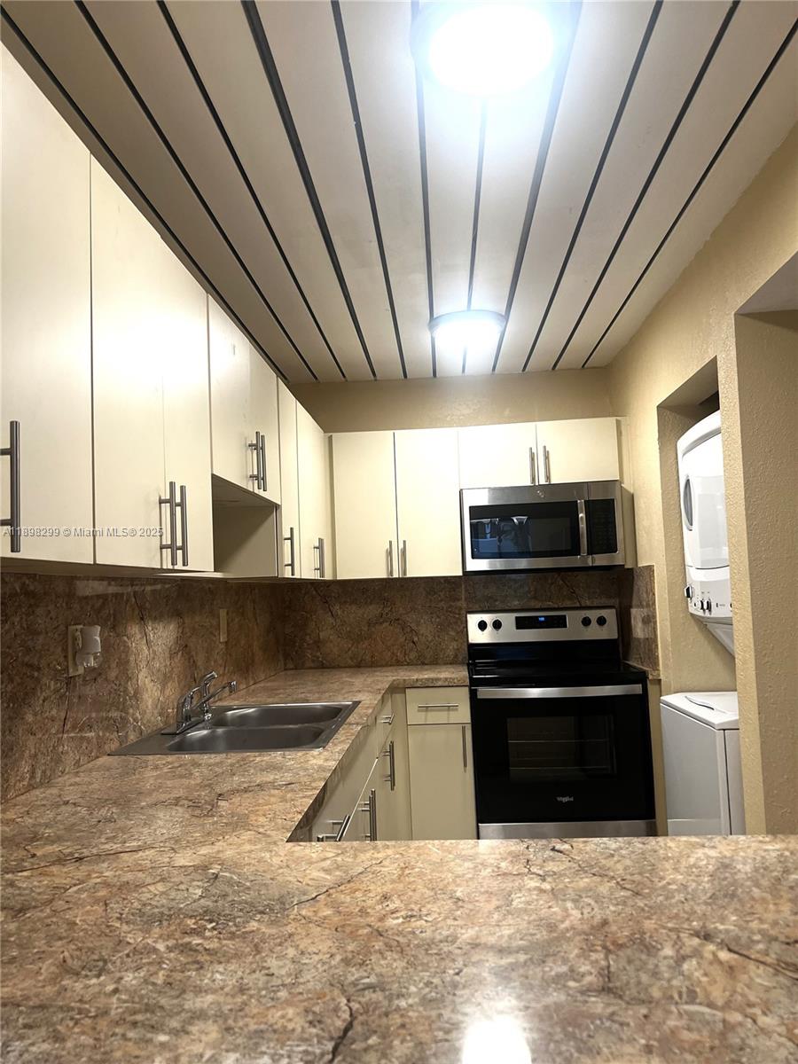 SAMARI LAKE EAST CONDO - Residential