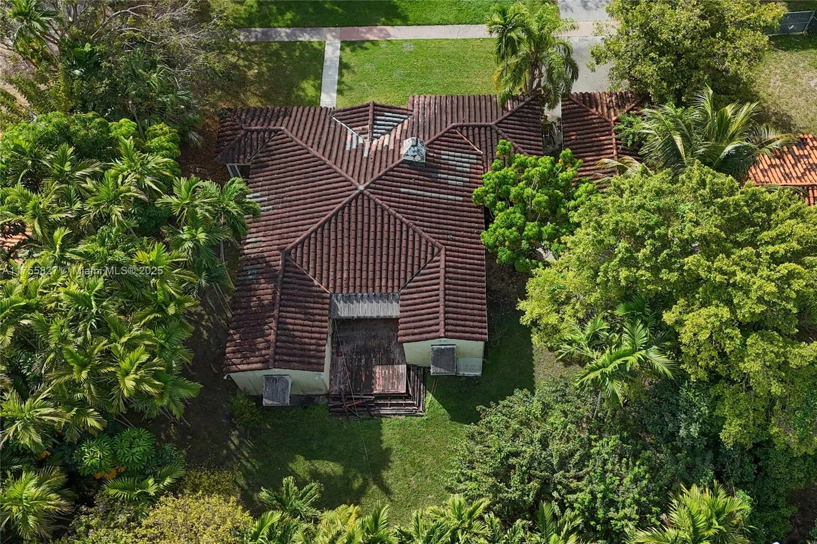 Coral Gables, Florida 33134, United States, 5 Bedrooms Bedrooms, ,3 BathroomsBathrooms,Residential,Pending,81839