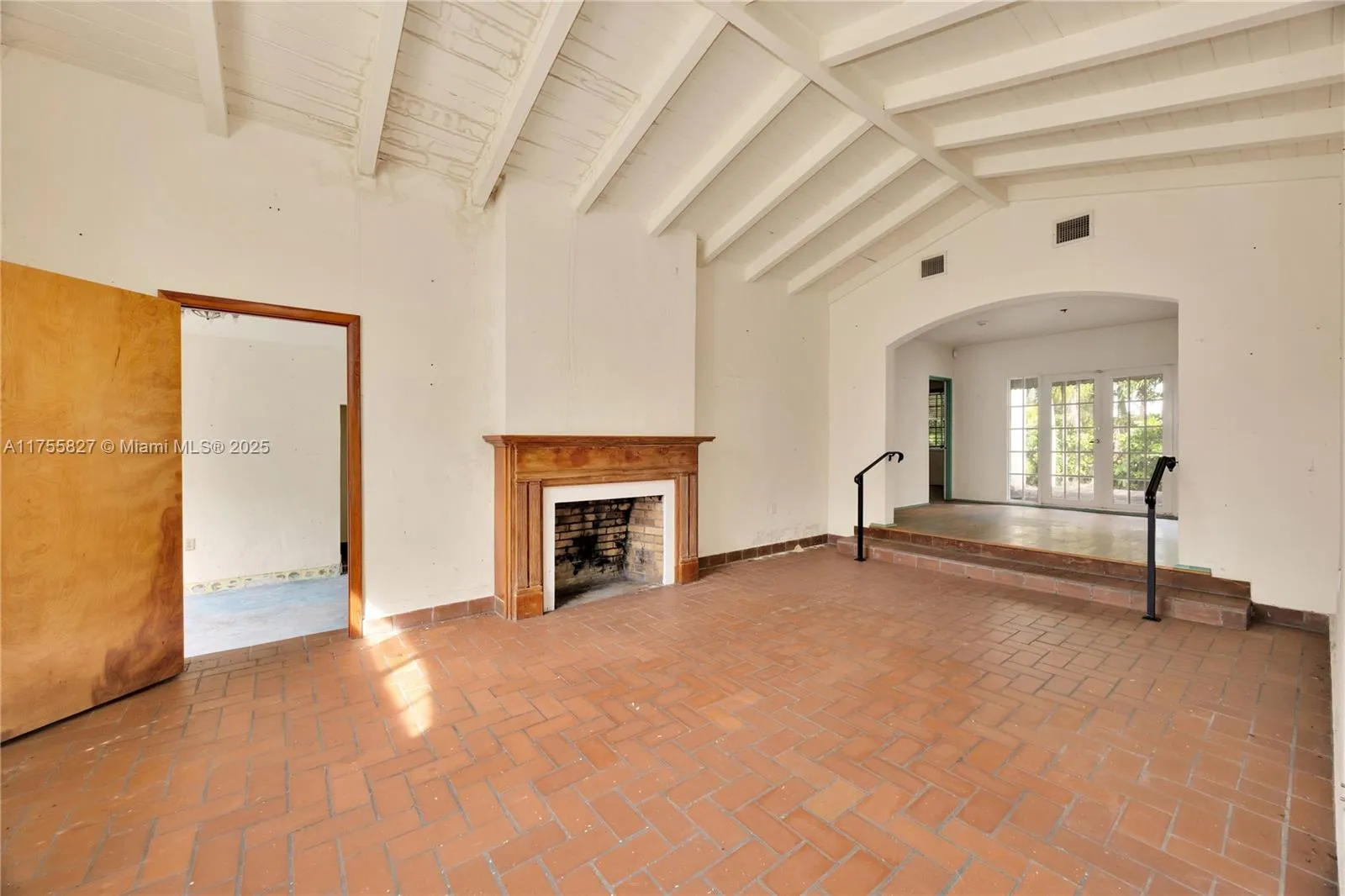 Coral Gables, Florida 33134, United States, 5 Bedrooms Bedrooms, ,3 BathroomsBathrooms,Residential,Pending,81839