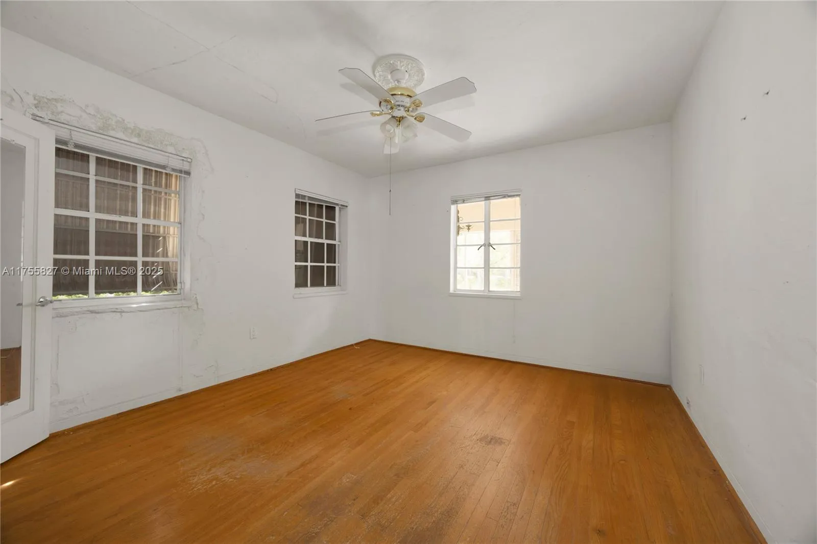 Coral Gables, Florida 33134, United States, 5 Bedrooms Bedrooms, ,3 BathroomsBathrooms,Residential,Pending,81839