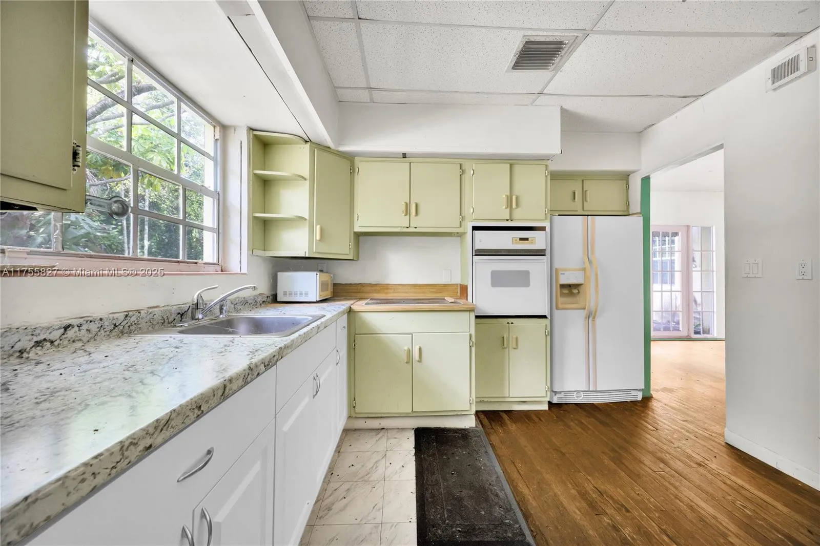 Coral Gables, Florida 33134, United States, 5 Bedrooms Bedrooms, ,3 BathroomsBathrooms,Residential,Pending,81839