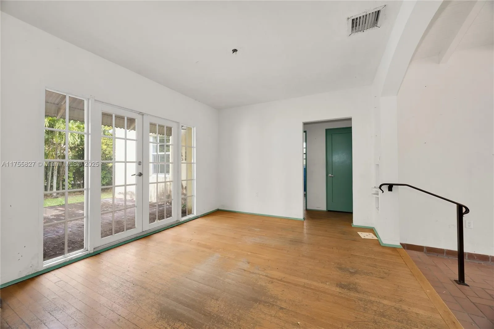 Coral Gables, Florida 33134, United States, 5 Bedrooms Bedrooms, ,3 BathroomsBathrooms,Residential,Pending,81839