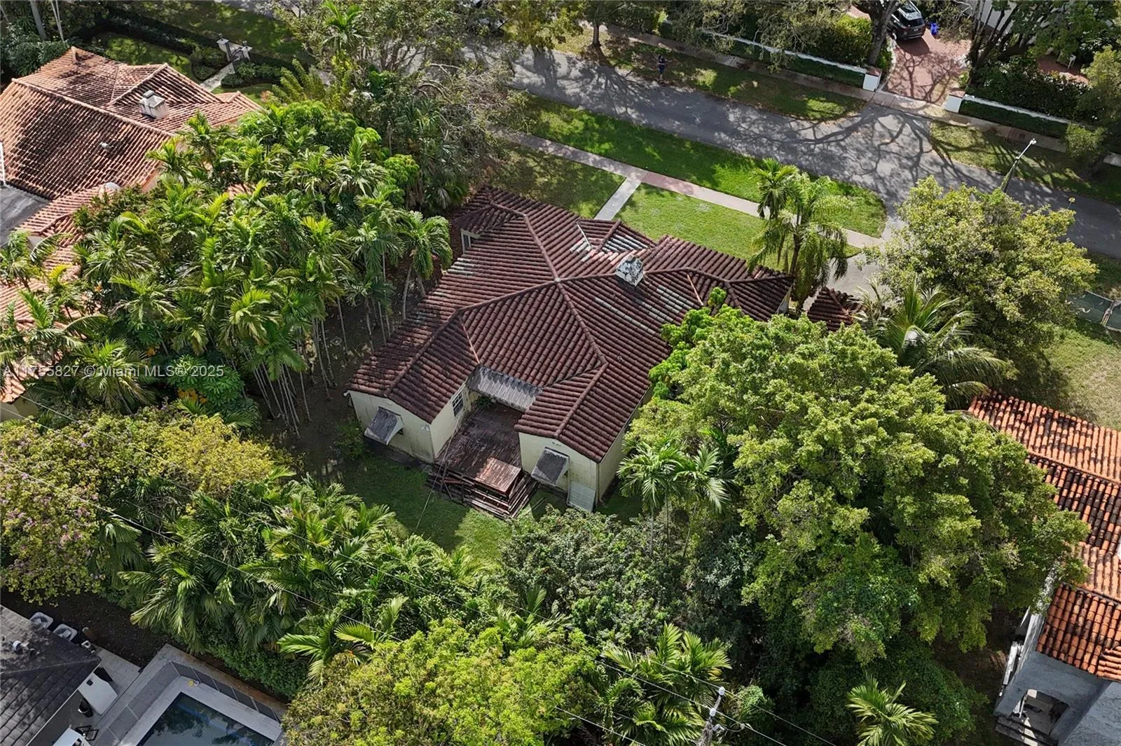 Coral Gables, Florida 33134, United States, 5 Bedrooms Bedrooms, ,3 BathroomsBathrooms,Residential,Pending,81839