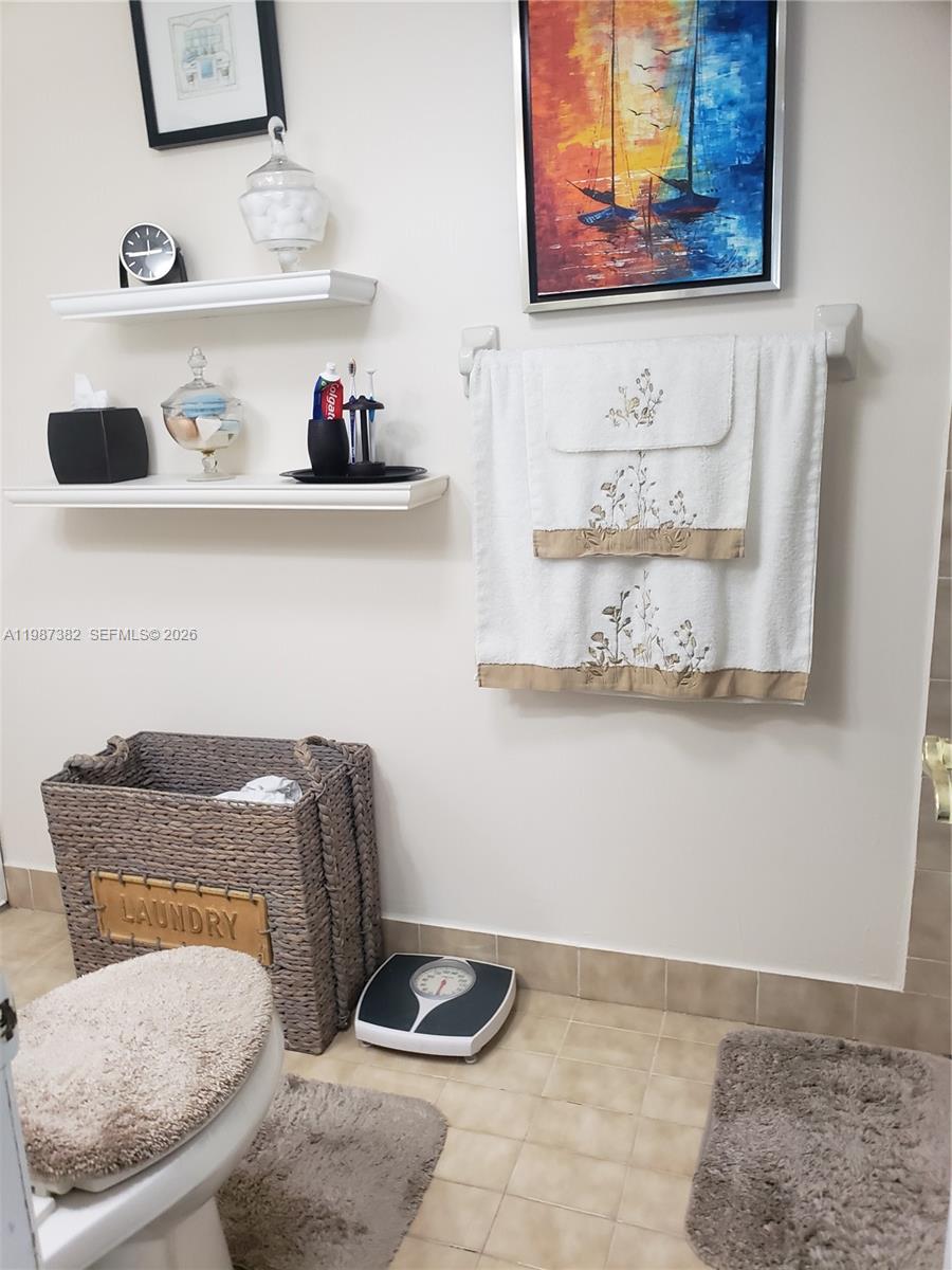 INTERNATIONAL PARK CONDO - Residential