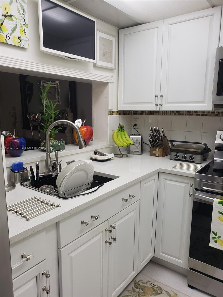 INTERNATIONAL PARK CONDO - Residential