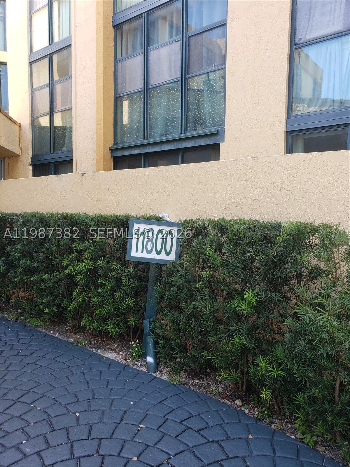 11800 SW 18th St 327-4