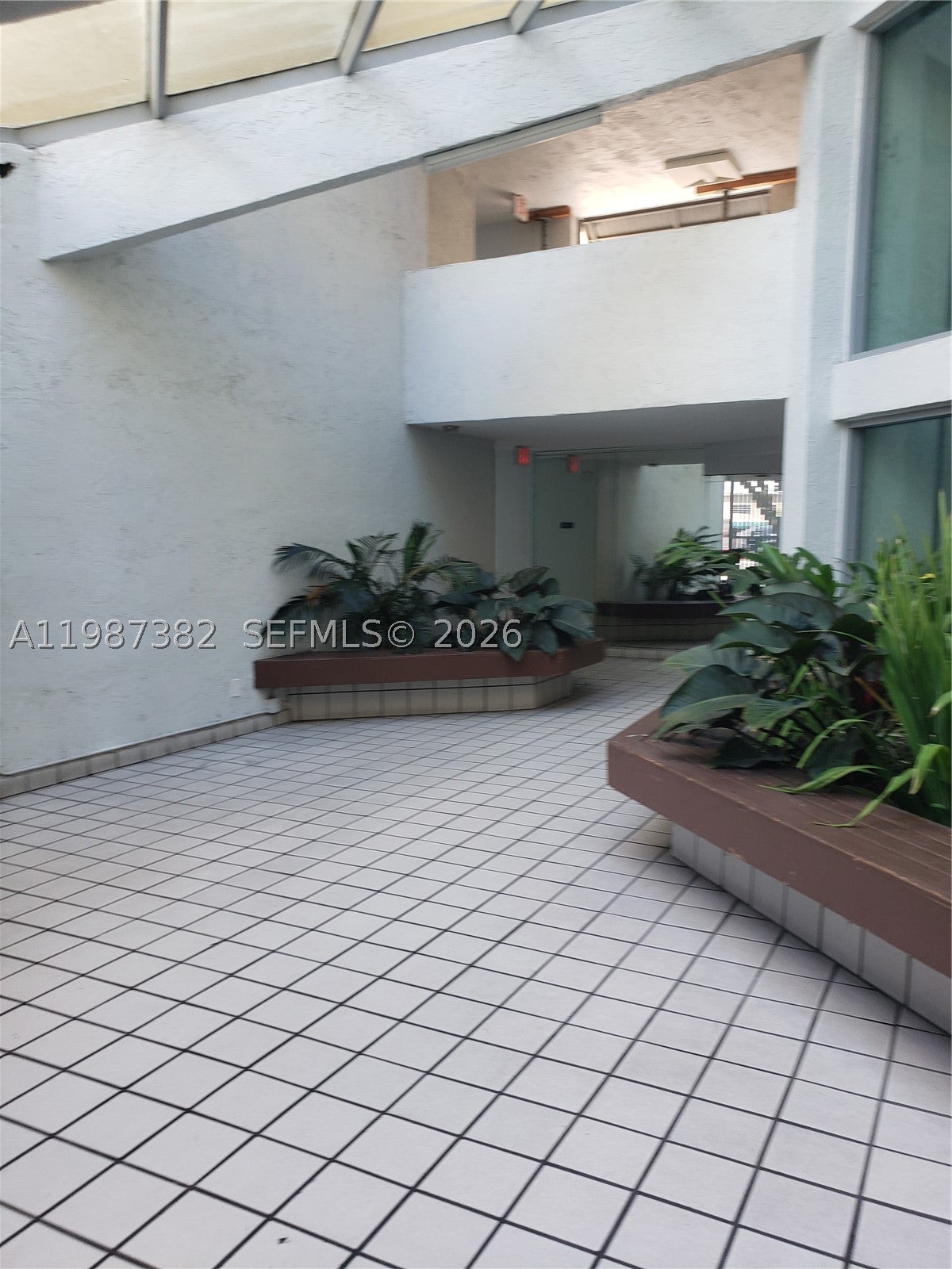 11800 SW 18th St 327-4