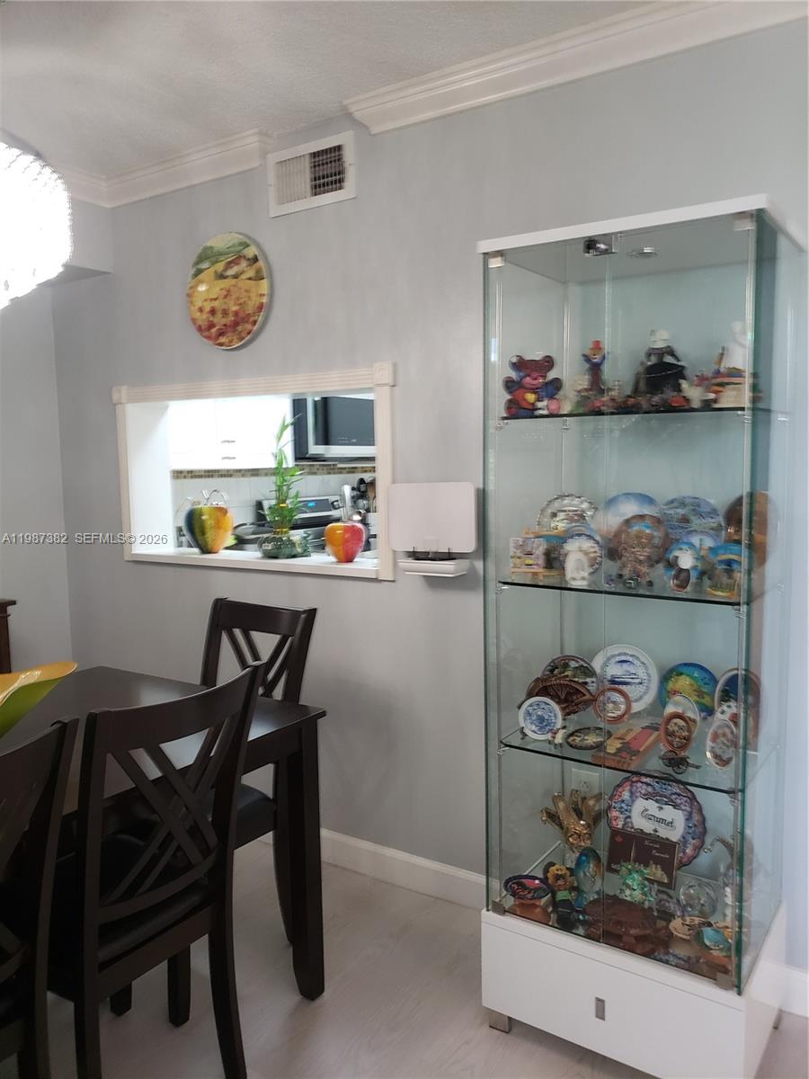 INTERNATIONAL PARK CONDO - Residential