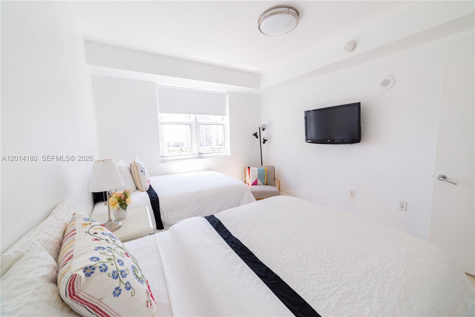 TURNBERRY VLG NO TOWER CO - Residential Lease