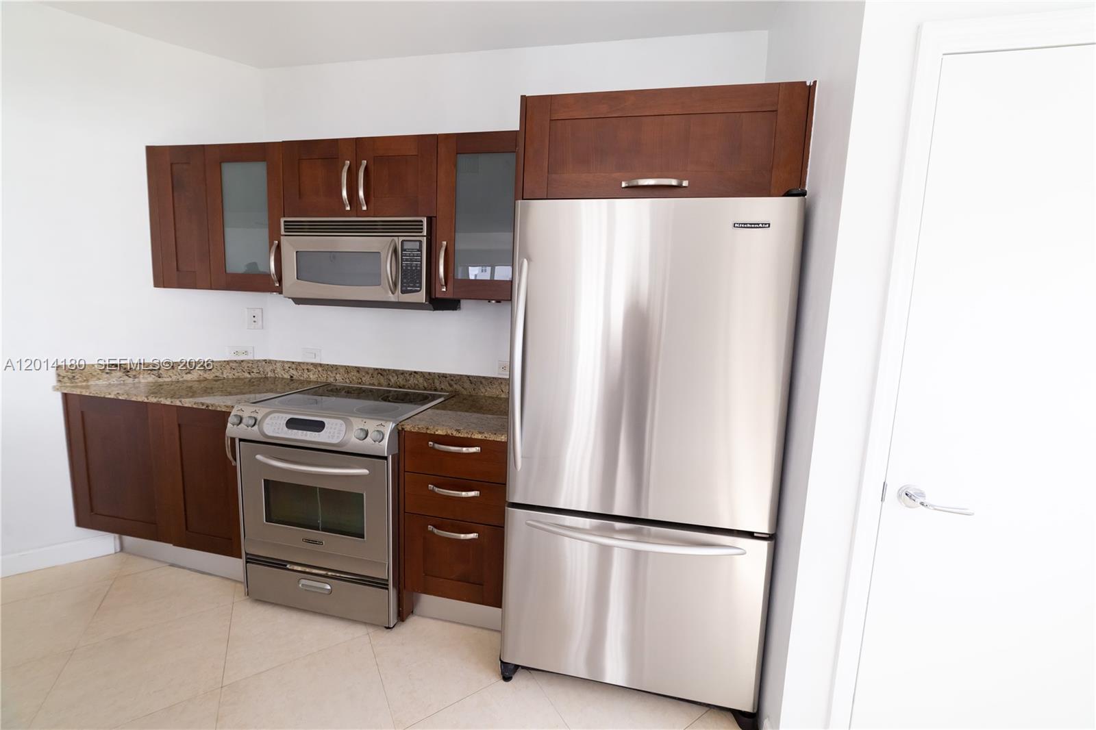 TURNBERRY VLG NO TOWER CO - Residential Lease