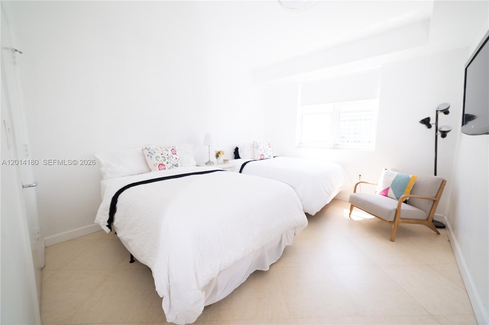 TURNBERRY VLG NO TOWER CO - Residential Lease