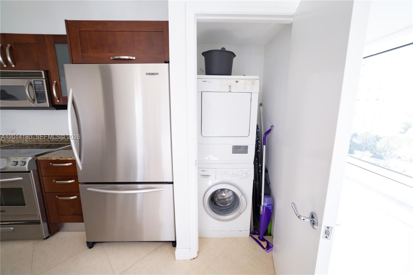 TURNBERRY VLG NO TOWER CO - Residential Lease