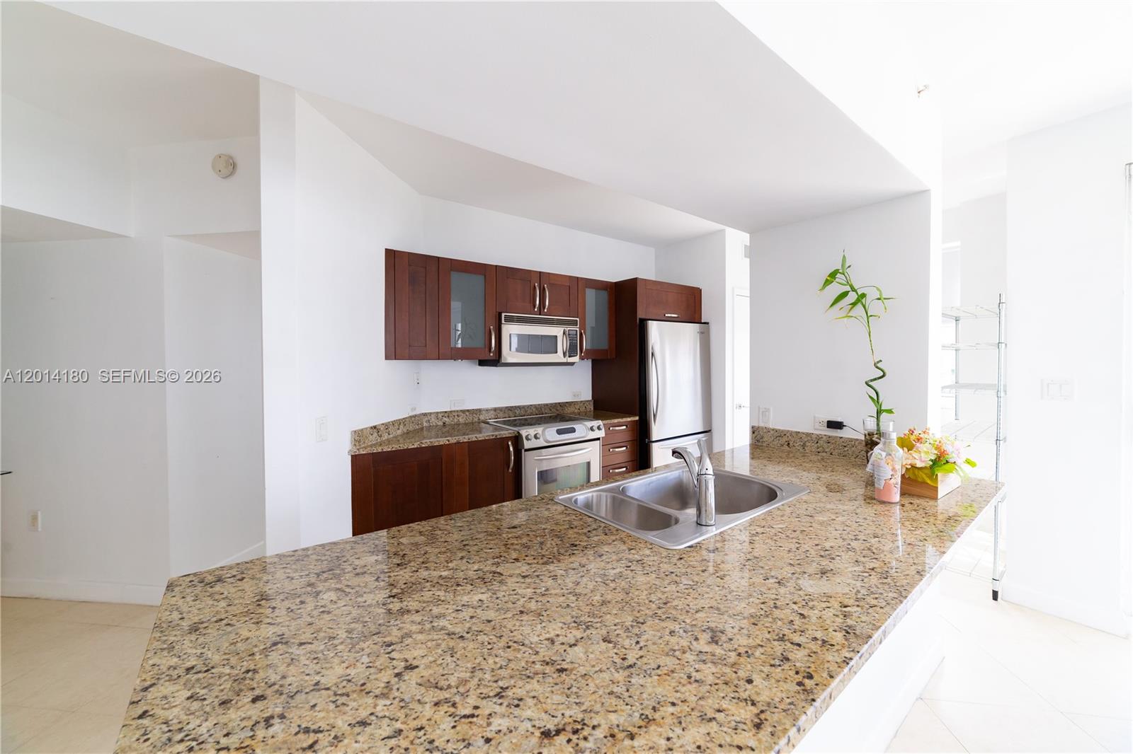 TURNBERRY VLG NO TOWER CO - Residential Lease