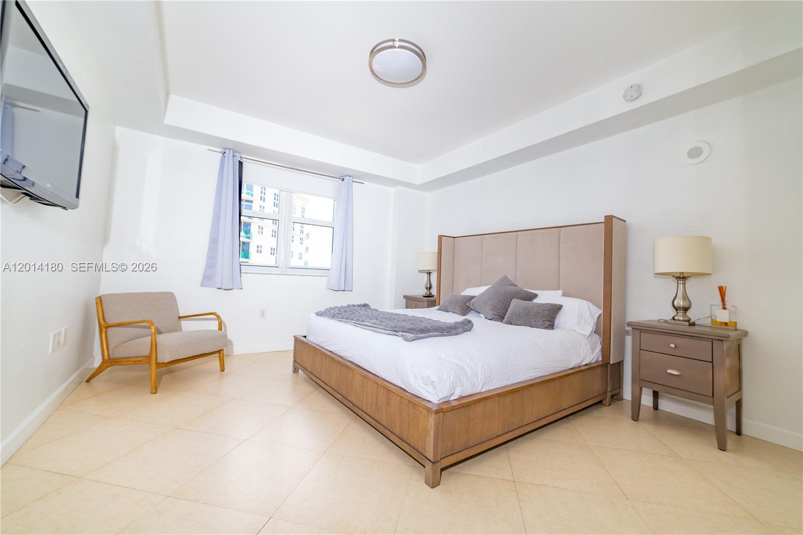 TURNBERRY VLG NO TOWER CO - Residential Lease