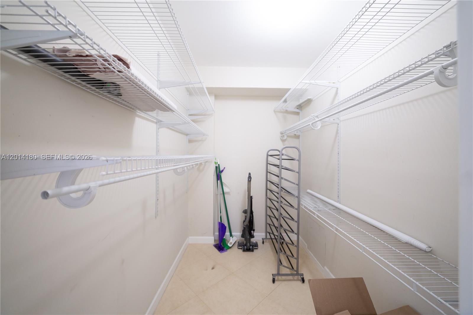 TURNBERRY VLG NO TOWER CO - Residential Lease