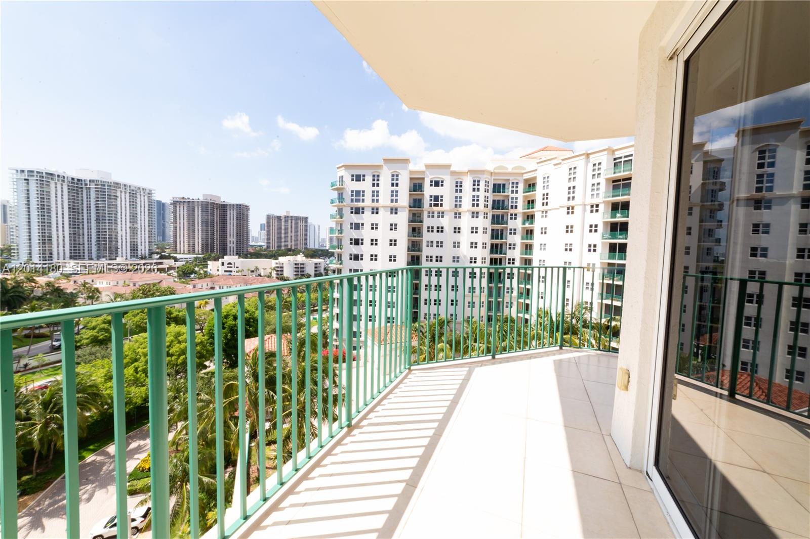 20000 E Country Club Dr 1001