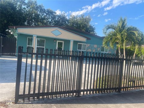 Single Family Residence in Miami Gardens FL 3845 170th St St.jpg