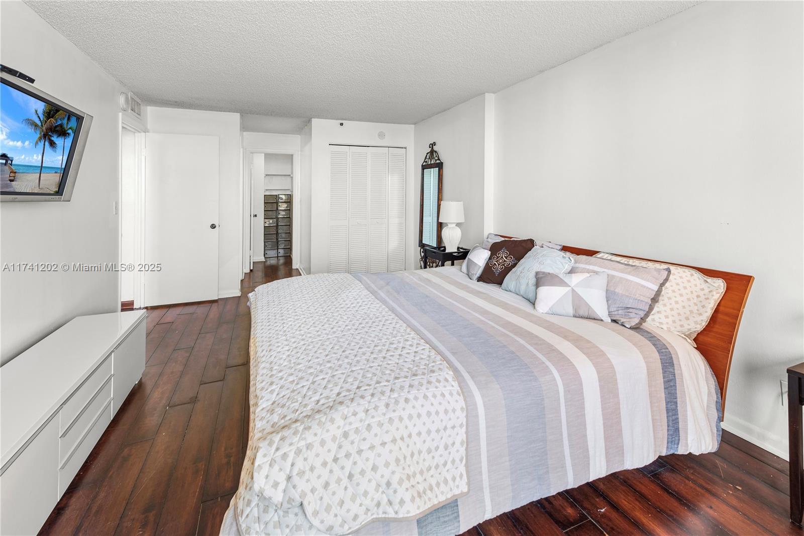CLUB ATLANTIS CONDO - Residential