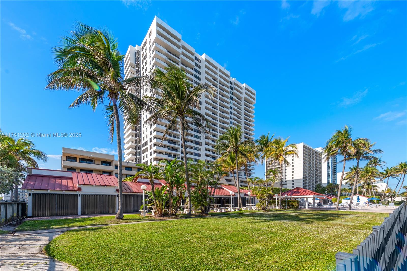 CLUB ATLANTIS CONDO - Residential