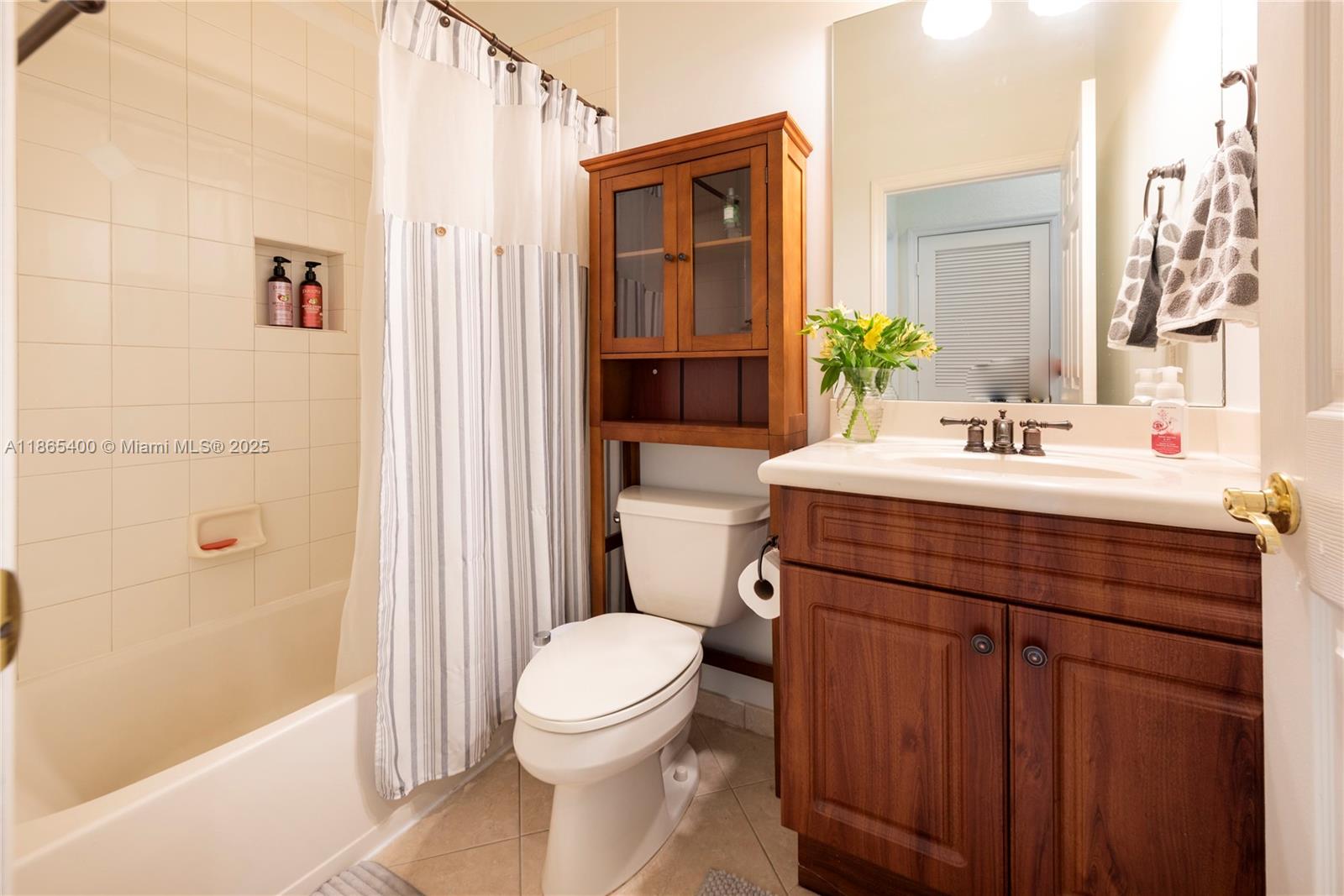 SUNSET LAKES PLAT ONE - Residential