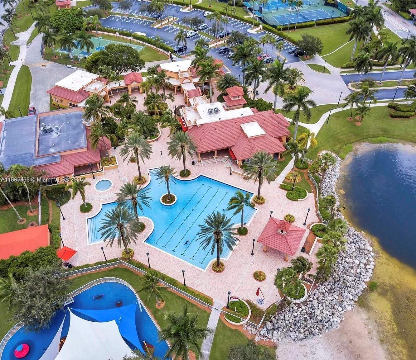 SUNSET LAKES PLAT ONE - Residential