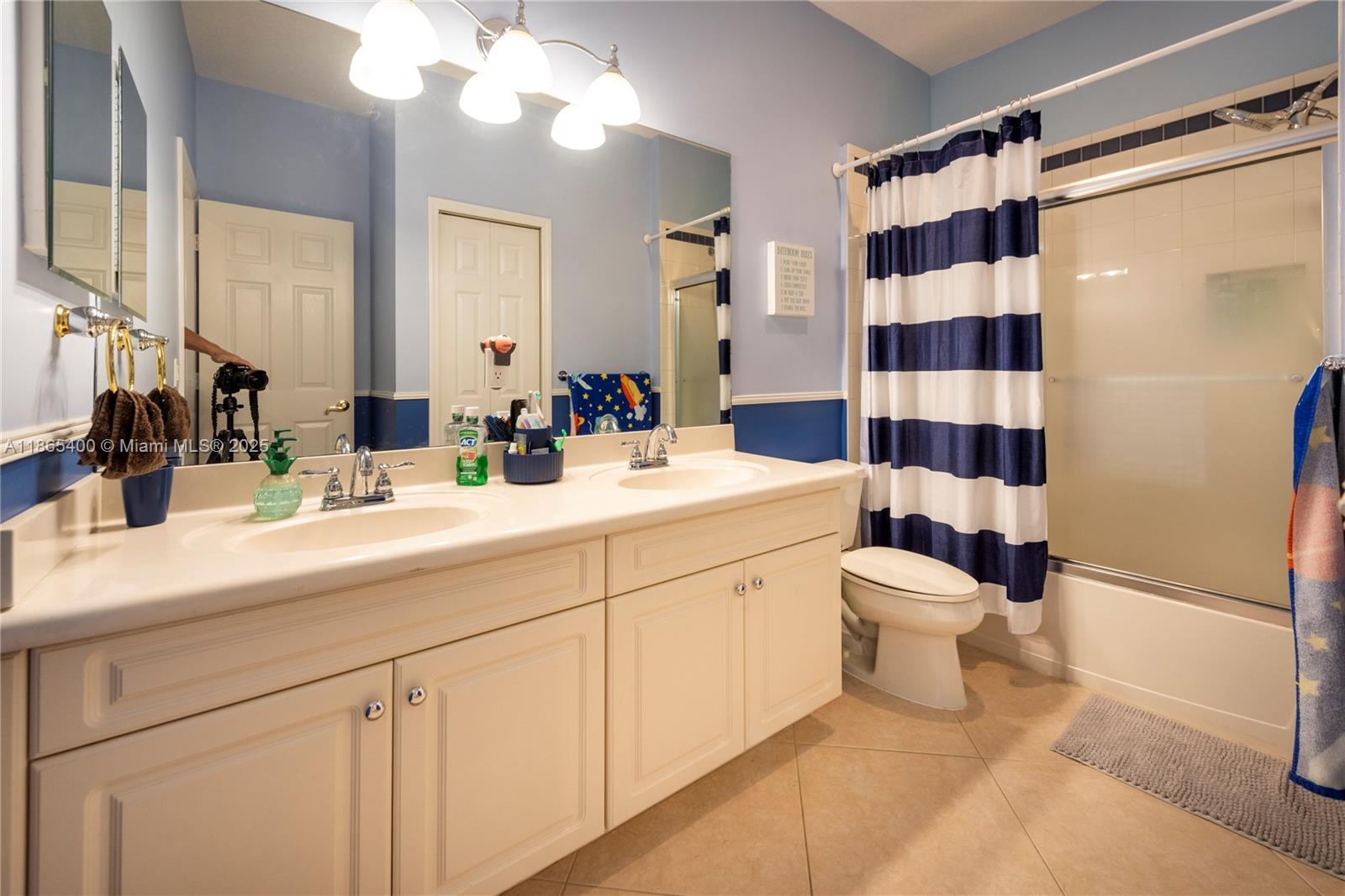 SUNSET LAKES PLAT ONE - Residential